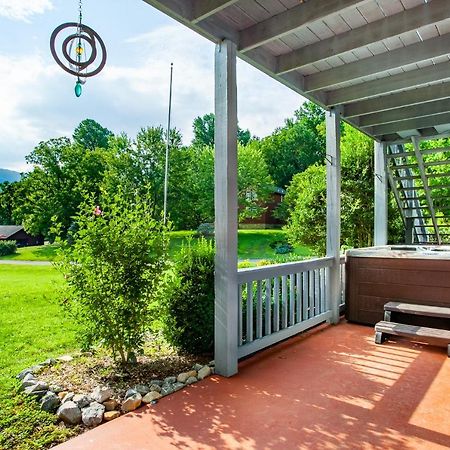 Ole Smoky Bnb - Game Room, Hot Tub, Mtn Views! Pigeon Forge Buitenkant foto