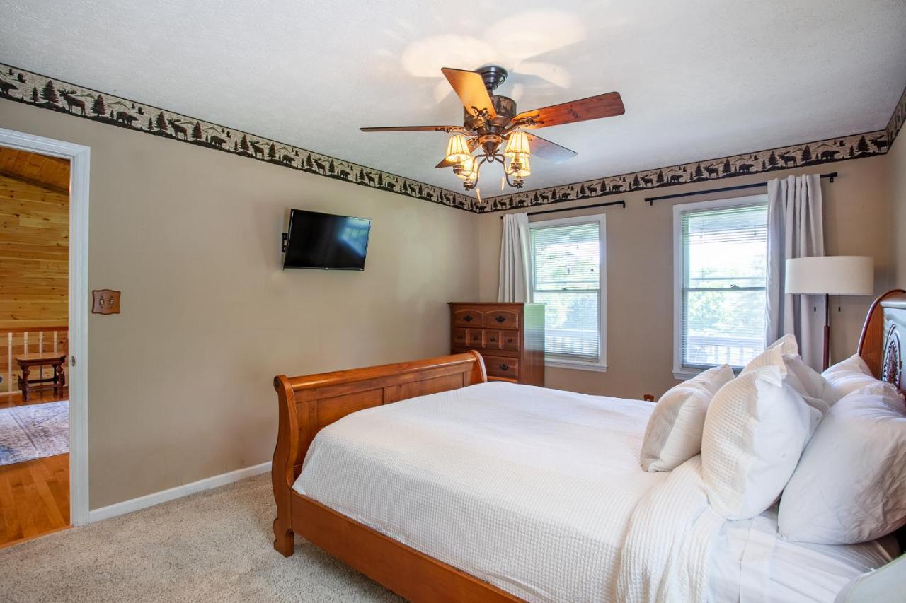 Ole Smoky Bnb - Game Room, Hot Tub, Mtn Views! Pigeon Forge Buitenkant foto
