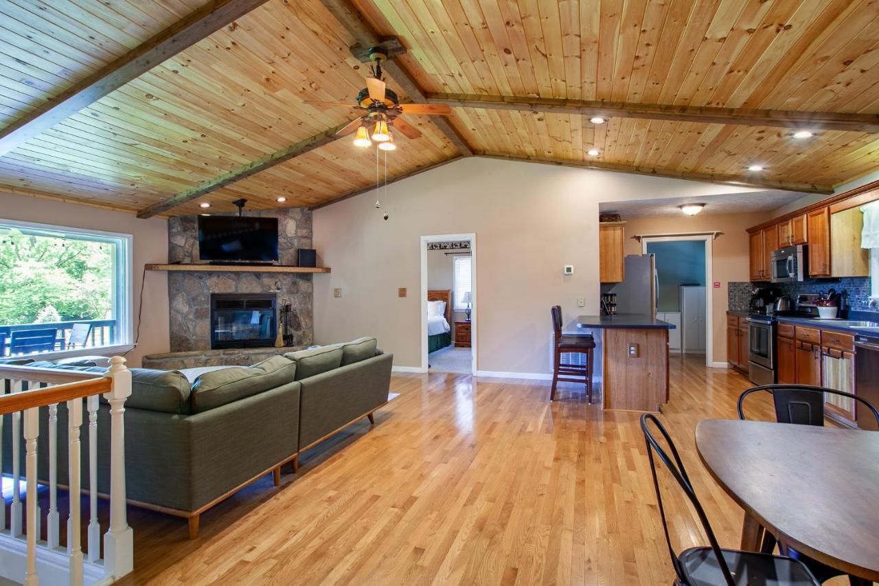 Ole Smoky Bnb - Game Room, Hot Tub, Mtn Views! Pigeon Forge Buitenkant foto